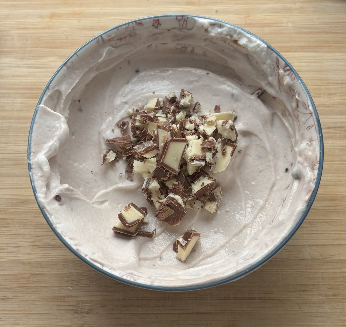 cokezerolver's tweet photo. Haven’t had a Greek yoghurt bowl in a while! 144cal https://t.co/Dfk3RhCeUI