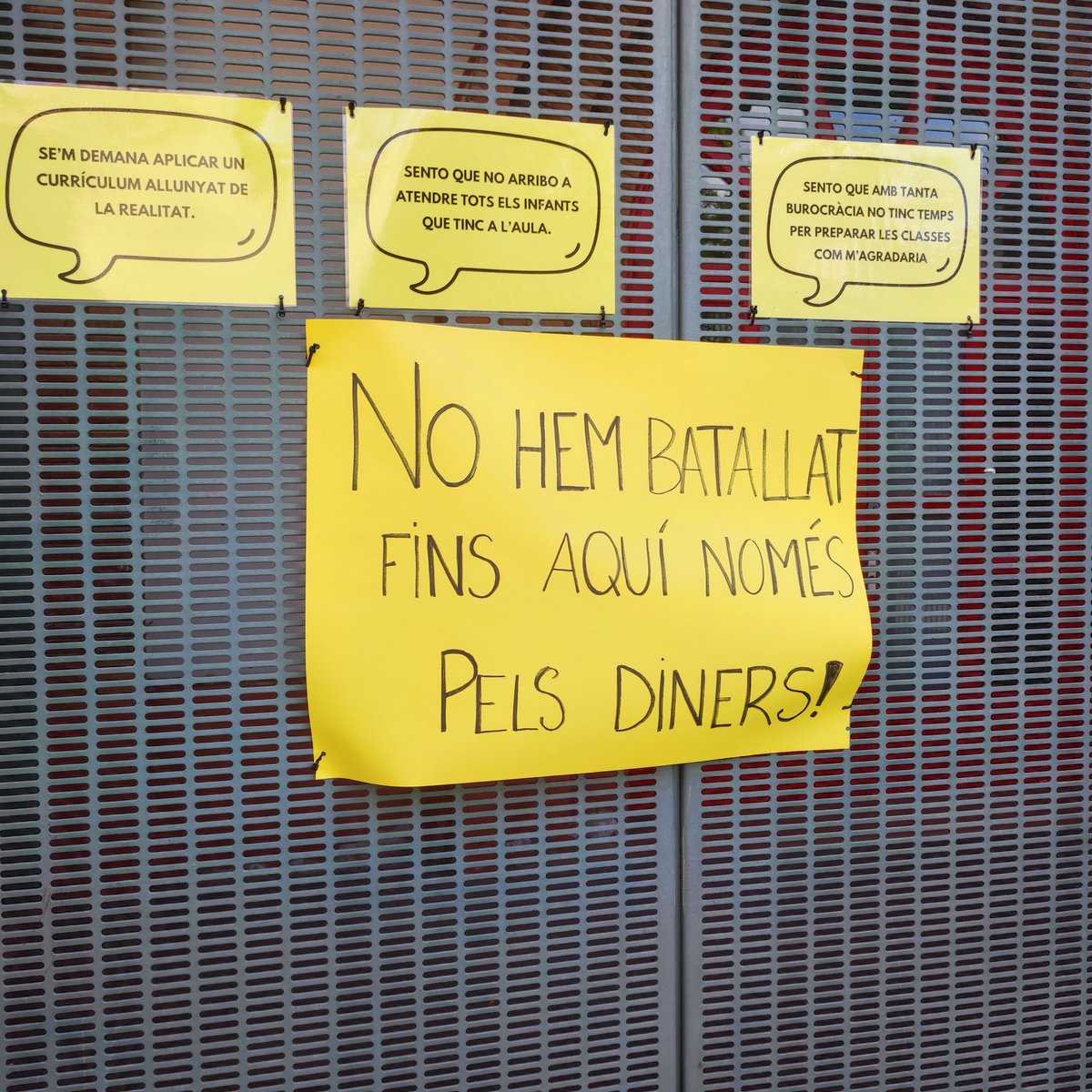 cristinamas_'s tweet photo. Quina lliçó. A veure quan aquest govern que havia de ser el de la gestió dona a l'escola pública la prioritat que li pertoca! Gràcies docents pel vostre compromís. Demà  les famílies hem de fer costat a la #VagaEducativa. Perquè la lluita també educa. https://t.co/RUmN1mJS2Y