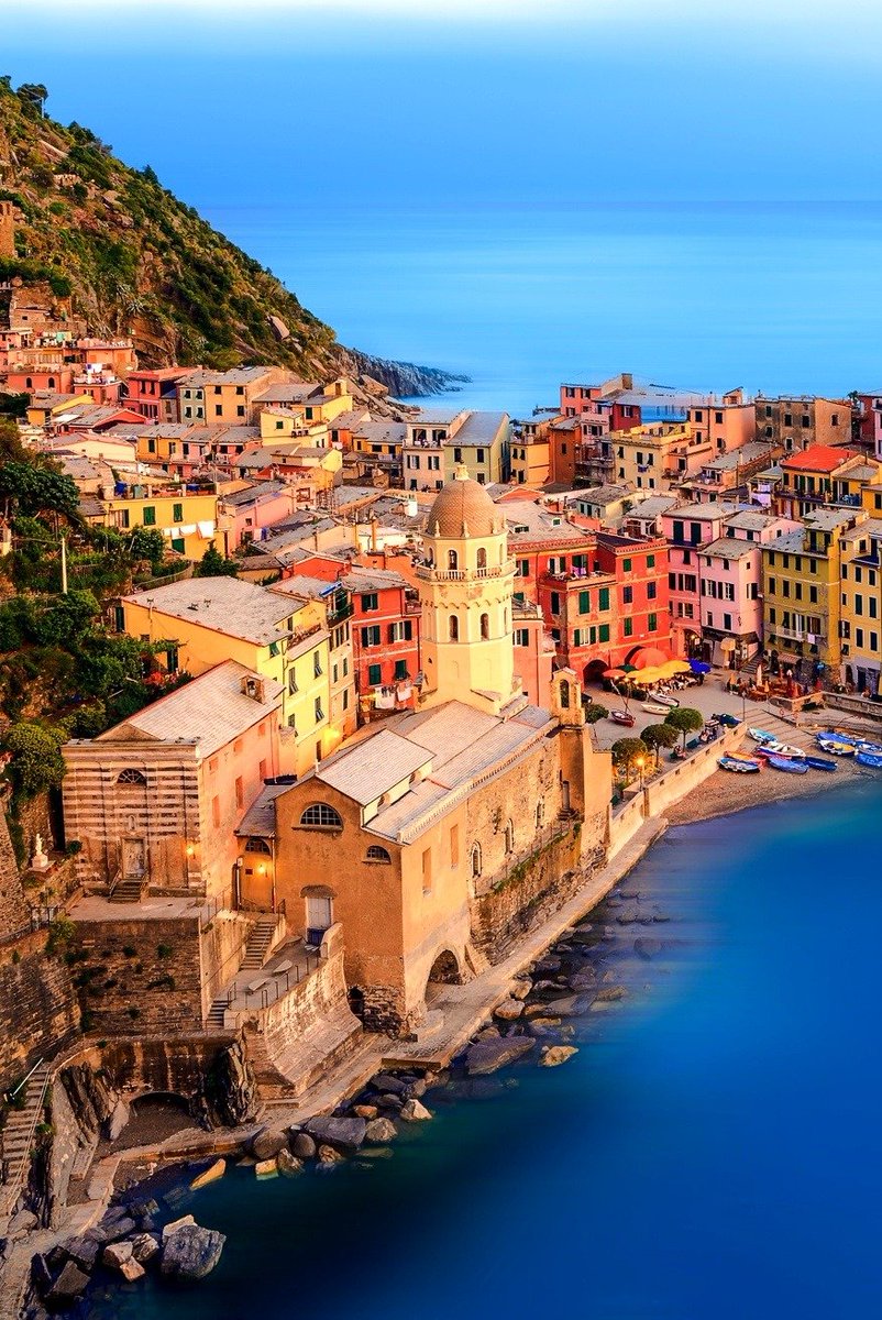 SentientGalaxy's tweet photo. Vernazza by Geure Sahin https://t.co/dDwMcFNvG0
