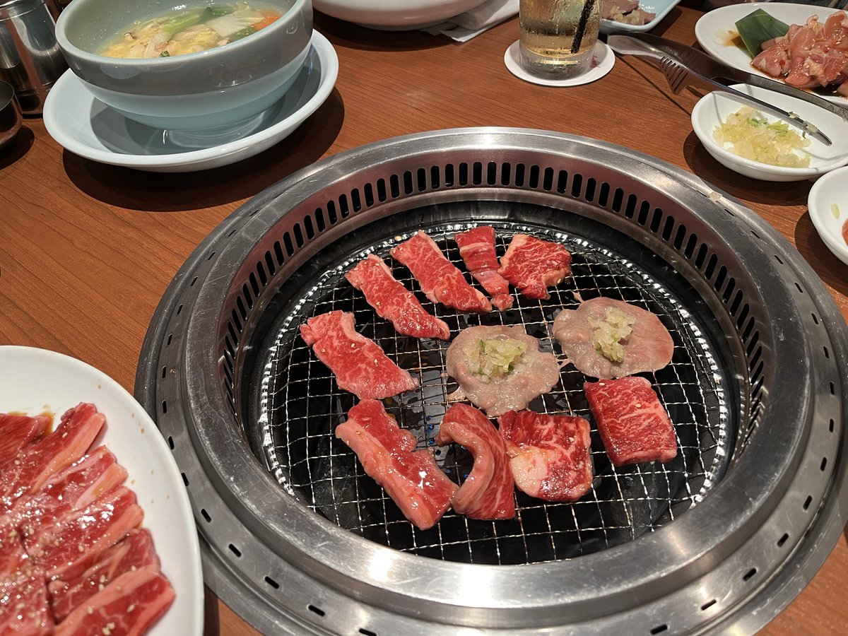 soar323's tweet photo. 今夜は次女の二十歳の誕生日食事会でした🎵久しぶりに家族5人と、レオ🐶だけで集合(^｡^)改めておめでとう✨パパは嬉しいのだよ‥😭🎵 https://t.co/7BambG2H3Z