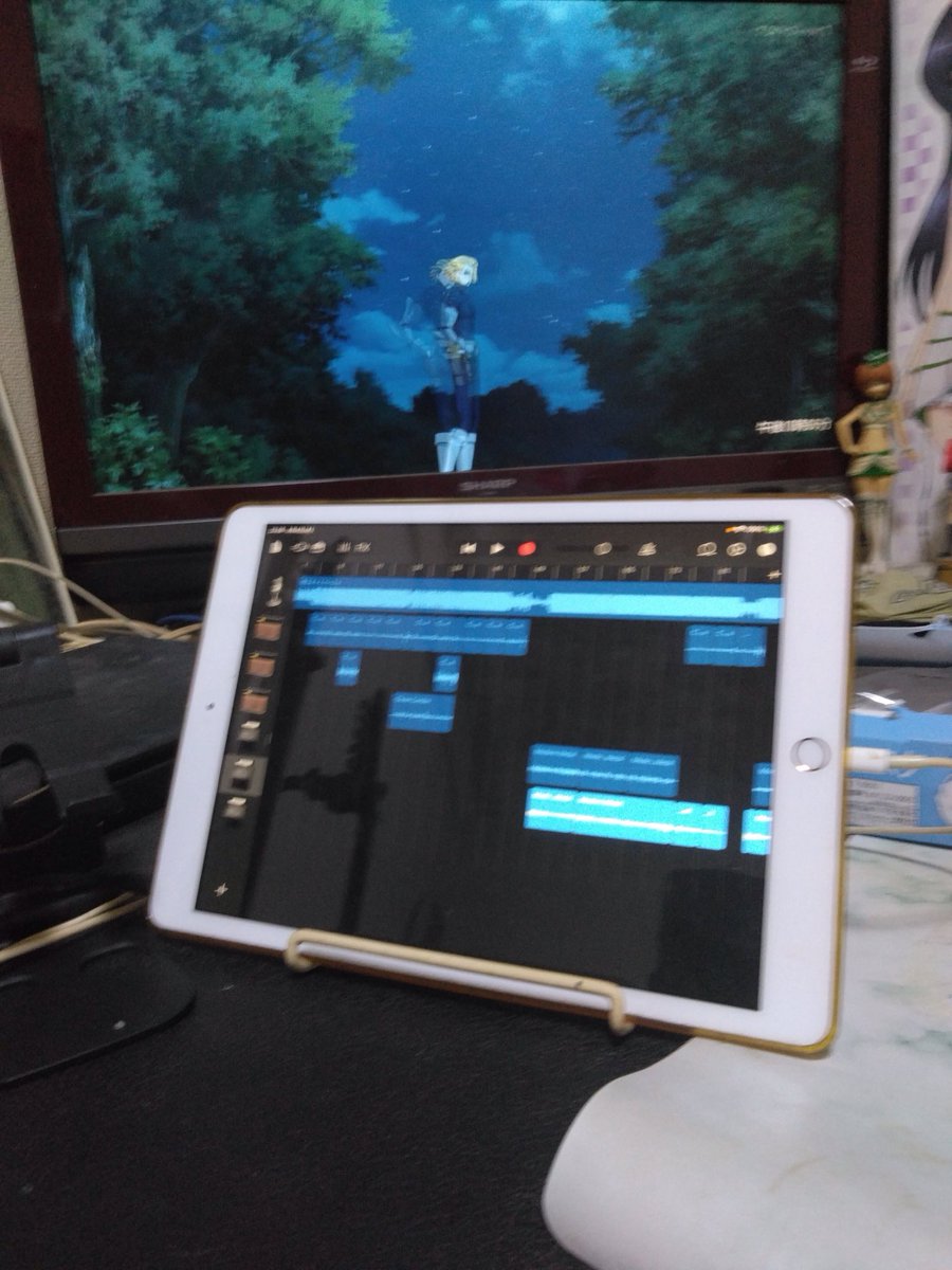 kicsey's tweet photo. 何気に初めての宅録！
しかも、初めて1人で、しかも録音作業も初めてw
今までずっとレコーディングスタジオで録音してたから、全く知識ないw
ネットで調べながら。。。。
おっ！！打ち込みは得意で、要領が同じだったので、すんなり出来たww
ビビりながら開始したが、何気に半日かからず終了ww https://t.co/C8YRSvr40F