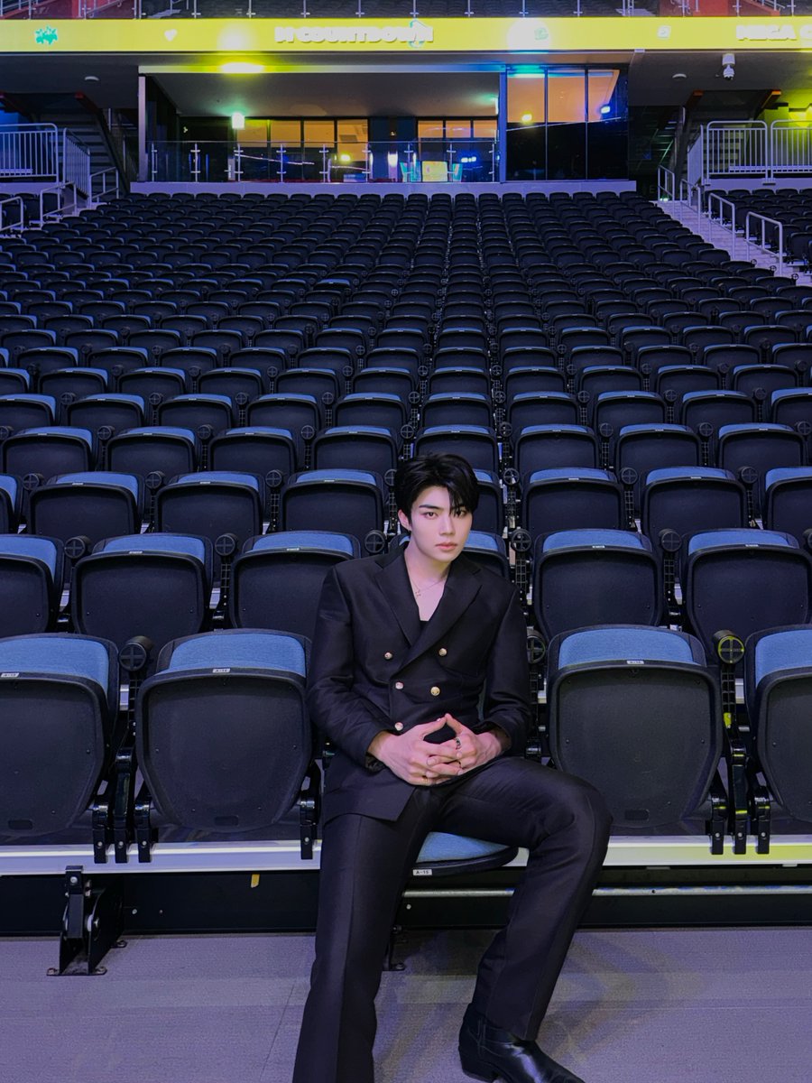 DOUBLEBASEONE_'s tweet photo. [📸] zb1official instagram update with #PARKGUNWOOK 1/2

“💙💛💙💛”

#ZB1 #ZEROBASEONE
#제로베이스원 @ZB1_official https://t.co/DBYtP894yq