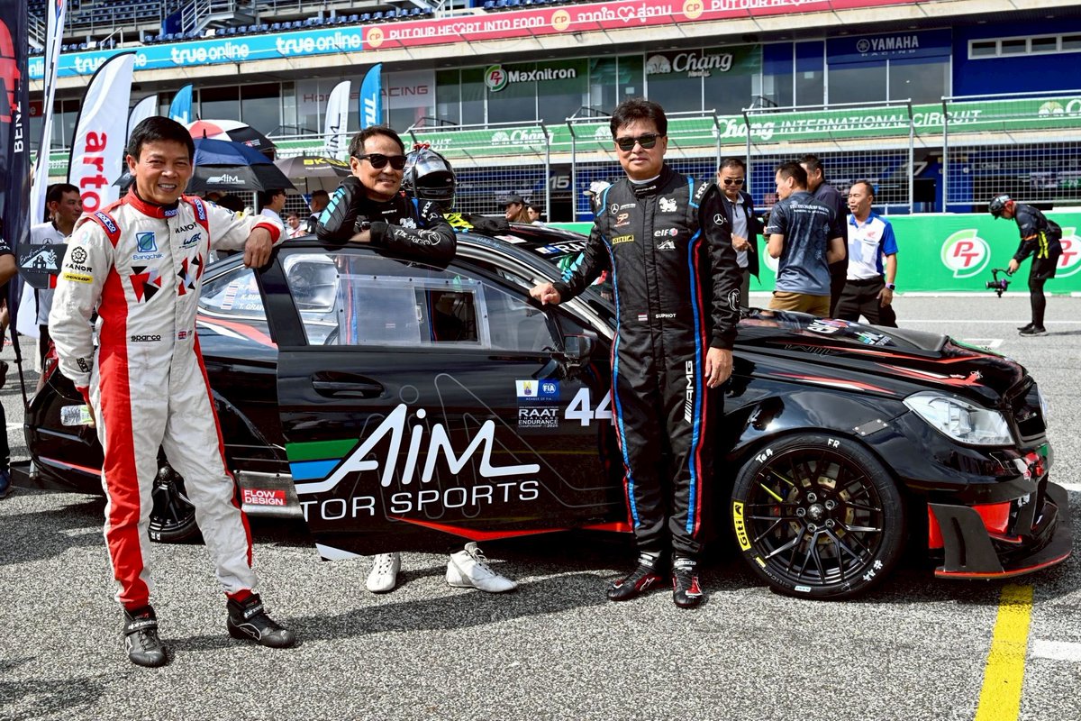 MotoringDrive's tweet photo. Tor Graves หวนคืนสนามแข่งในรอบ 10 ปี ประเดิมศึก RAAT Thailand Endurance Championship 2026 กับทีม AIM MOTOR SPORTS https://t.co/gGUGLzs22o https://t.co/O9SZjqRFHf