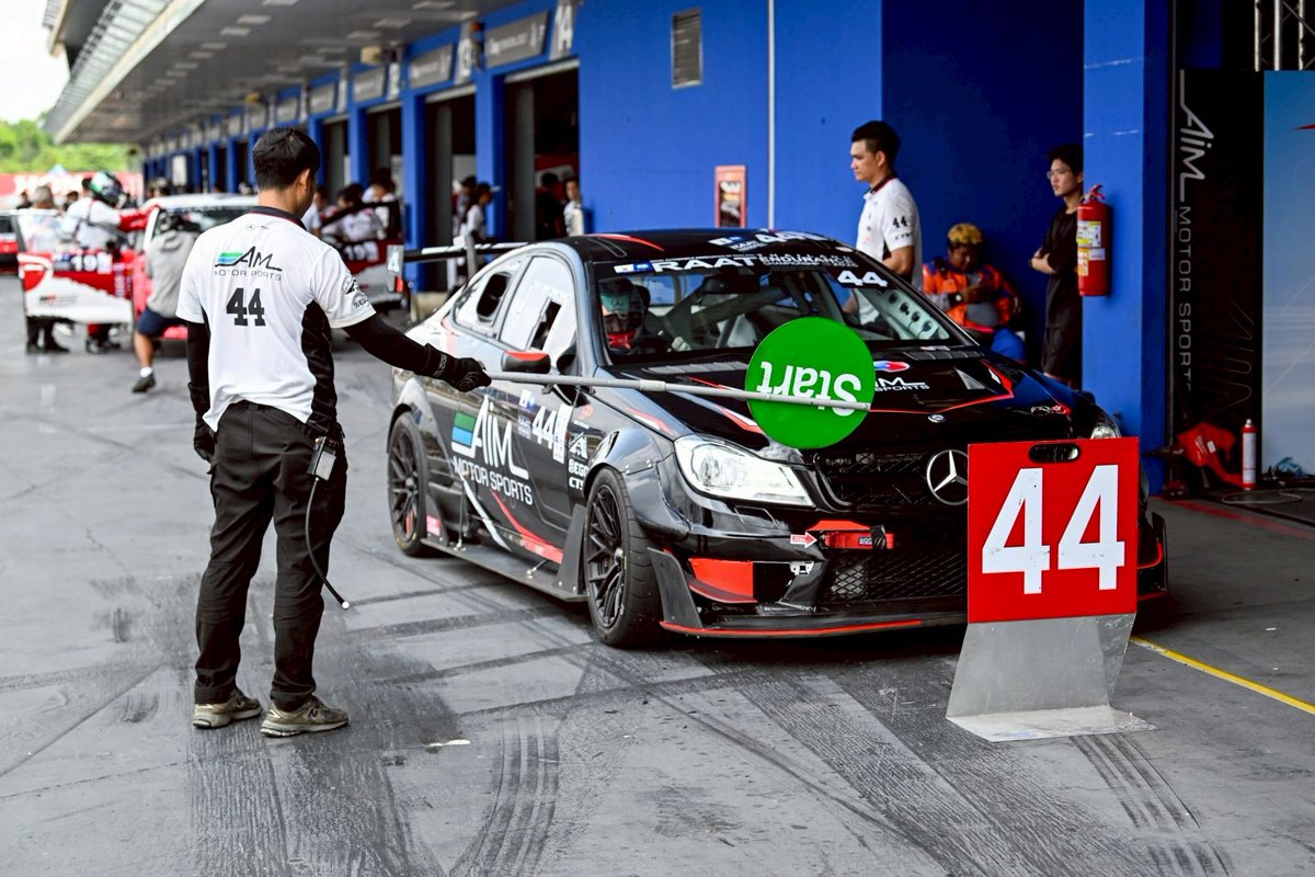 MotoringDrive's tweet photo. Tor Graves หวนคืนสนามแข่งในรอบ 10 ปี ประเดิมศึก RAAT Thailand Endurance Championship 2026 กับทีม AIM MOTOR SPORTS https://t.co/gGUGLzs22o https://t.co/O9SZjqRFHf