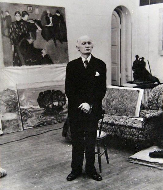 BoylanRoger's tweet photo. Edvard Munch in his studio in Oslo. https://t.co/V3piJj3EF7