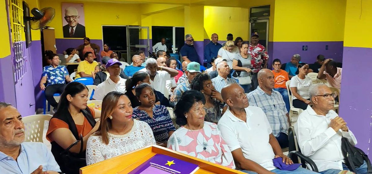 PLDenlinea's tweet photo. #DelPartidoPLD | Activo el #PLD en el municipio SDO formando nuevos organismos.

El PLD, en el municipio Santo Domingo Oeste se consolida y fortalece su estructura orgánica.

AMPLIAR: https://t.co/tbrpEnlotQ https://t.co/F14urrmiWB