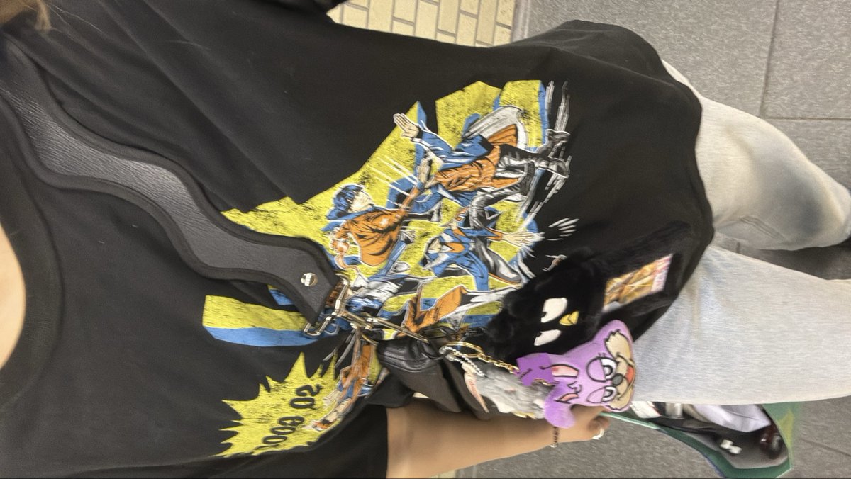 conconthumbup's tweet photo. まじでこの凱旋公演のグッズTシャツは
普段着として約6、7年使っています、、
いつみてもいつまでもかわいいす、、 https://t.co/8mRtmKqvA1