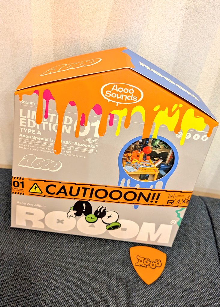 OFTP7ExORpY6foz's tweet photo. Zepp札幌で購入したアルバム届いた！
アルバム買うの何年ぶりだろ
ブルーレイは明日じっくり見よう楽しみで仕方ない
#Aooo #Rooom https://t.co/CK8wYNCMWM