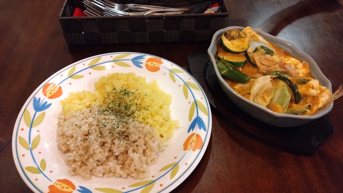 glad2121's tweet photo. 飛び込みで入った近所のカレー屋、野菜たっぷりで美味かった。😋 https://t.co/s1ST1rtFNa