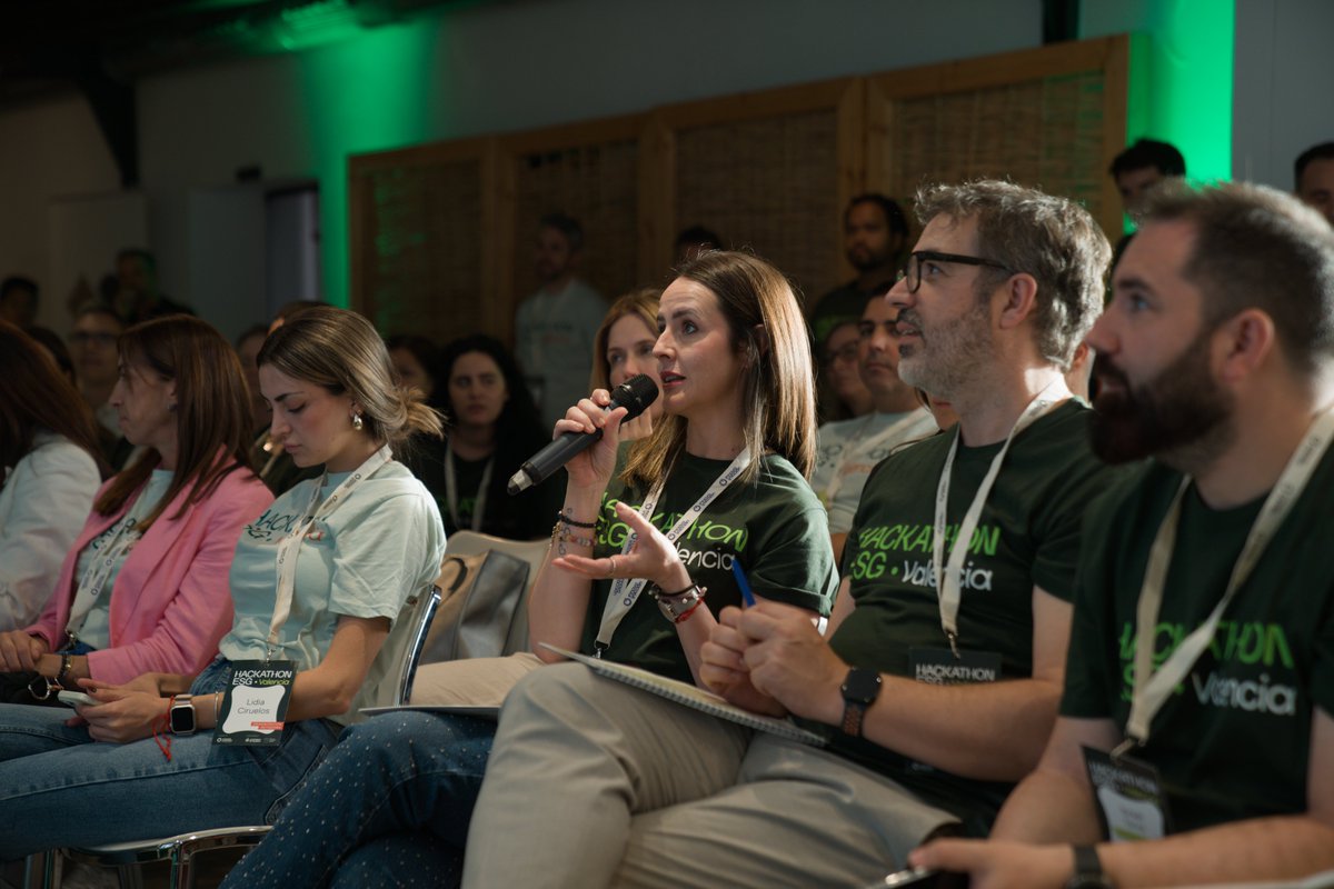cerscv's tweet photo. 🚀 Desde el @cerscv hemos colaborado en #HackathonESG Valencia de @innovayaccion  conectando talento y empresas. Enhorabuena a #BertoCam, propuesta ganadora del reto de @grupobertolin.

Gracias a organizadores, empresas, mentores, jurado y participantes. https://t.co/VUXjarpvK8