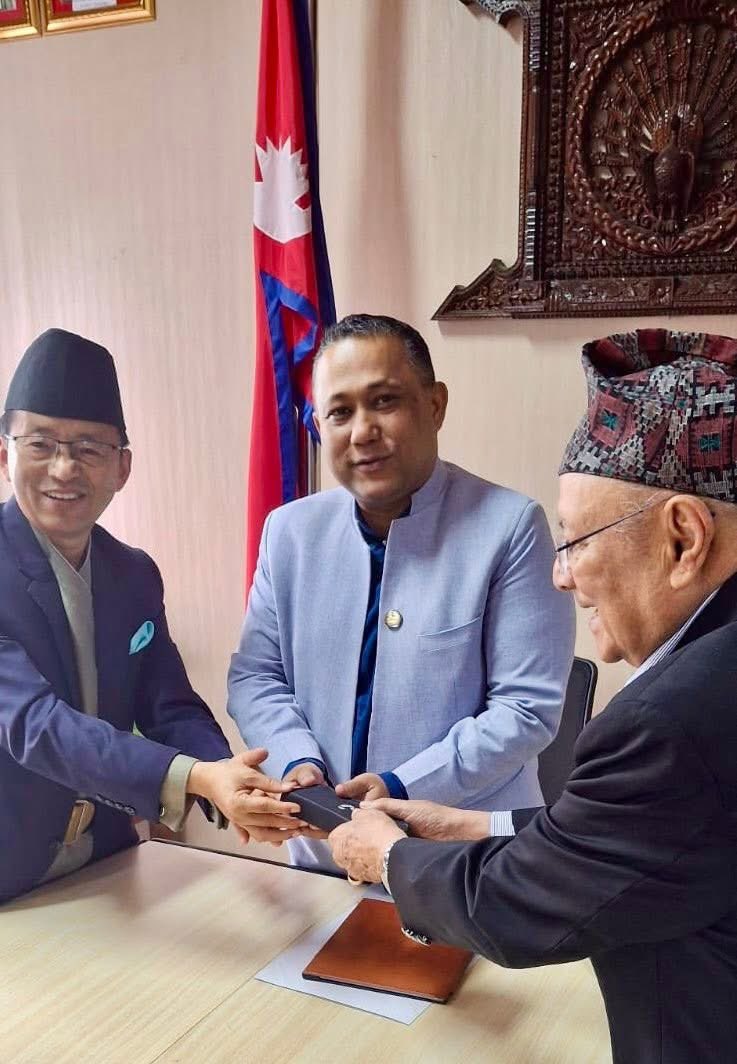 manjushreethapa's tweet photo. Sharing my mother’s post from today! Foreign Minister @shisir has done what previous foreign ministers were slow to do and accepted the bilateral Eminent Personalities Group’s report on Nepal-India relations. https://t.co/1ExbBJnO0u