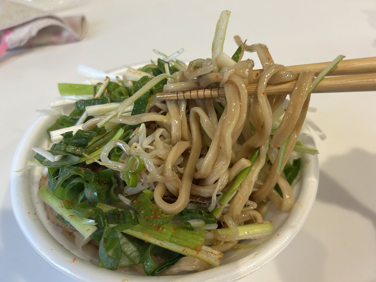 FlashBack_1982's tweet photo. 昨日は台風仕事休みだったので家でセブンのラーメンを食していましたよ🍜 https://t.co/9zWfUSqSpl