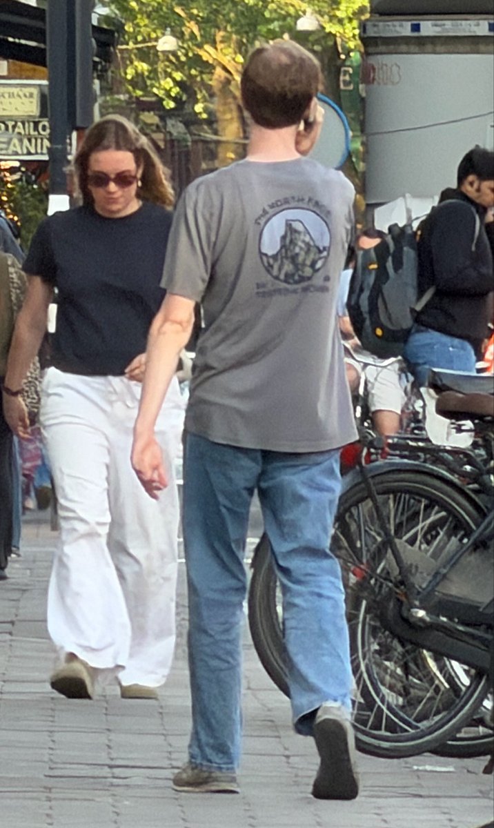 levelsio's tweet photo. Relatedly this guy tried to snatch my phone in De Pijp, Amsterdam

Came within 5cm then I pulled it away

🤔 https://t.co/QDqyRy7p0L