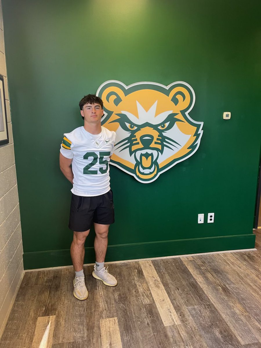 CARSONBENDER25's tweet photo. Had a great visit at @SVC_FTBL yesterday! Thanks to @Coach_ZShaw and @CoachJohnstonRB for having me to campus! Loved the facilities and staff! Excited to get back for camp! 
@CoachCGoff @z3alkire @Coachknip @FH_Football https://t.co/xJbD9LqRC9
