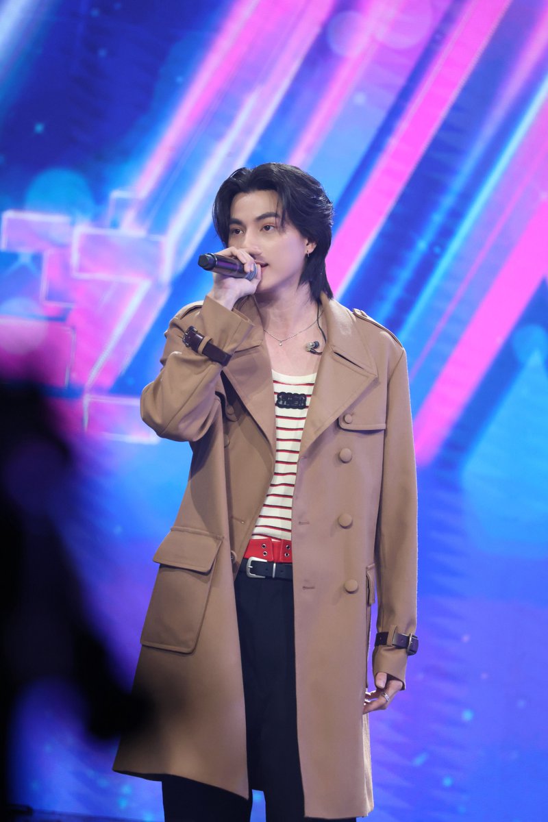 Gulfkanawutofc's tweet photo. รอน้องกลัฟร้องแล้วครับ จะร้องเพลงอะไรน้าา มารอฟังพร้อมกันนะคะ

THE WALL SONG X GULF
#ThewallsongEP300xGulf
#ร้องข้ามกําแพง
#GulfKanawut https://t.co/HNiWPYg4d4
