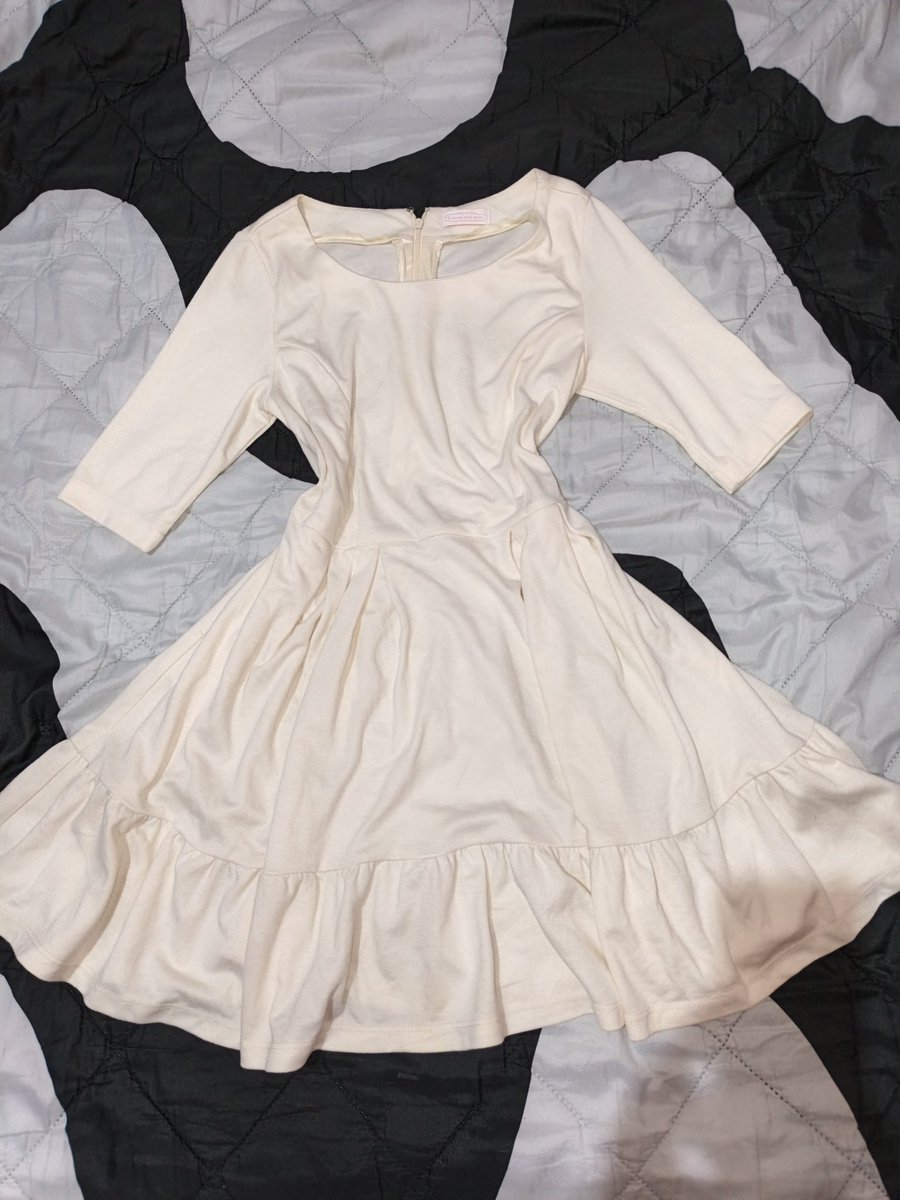 illykhaf's tweet photo. wts preloved mini dress 40k https://t.co/vovJV4j5I6