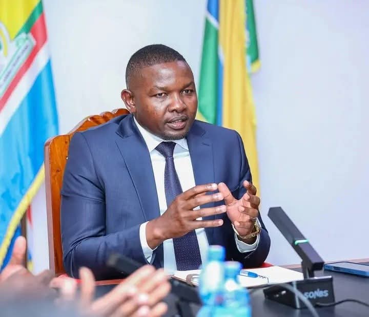 MwangiHub's tweet photo. “State Lodge tutajenga, na miti tutakata. Kwani iko kwa mashamba yenu? Kwendeni huko!” Mutuma M’Ethingia to Meru residents https://t.co/1QhSqQaZhR