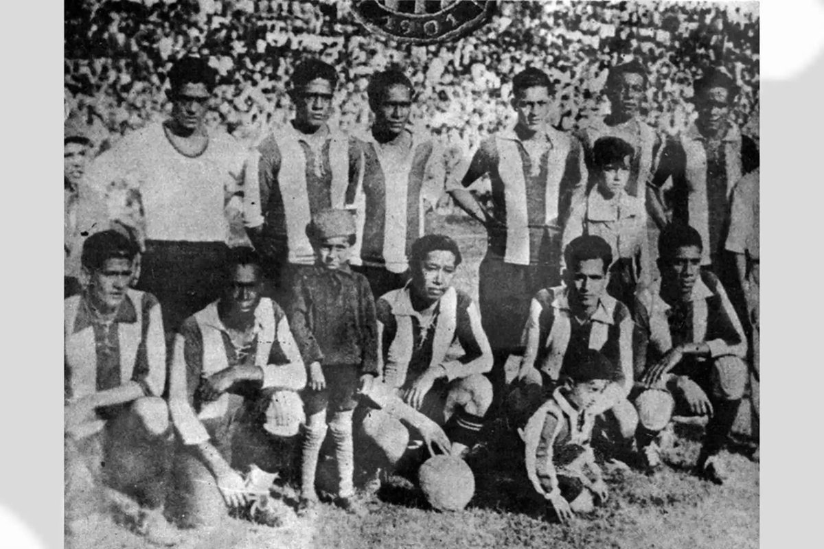 Agencia_Andina's tweet photo. Alianza Lima recuerda este jueves Alejandro Villanueva, quien cumple 118 años, porque dejó un legado imborrable por su juego vistoso, pícaro y amor a la camiseta blanquiazul,
👉https://t.co/8zXQmr3fz1 https://t.co/S8OiVRcEbz
