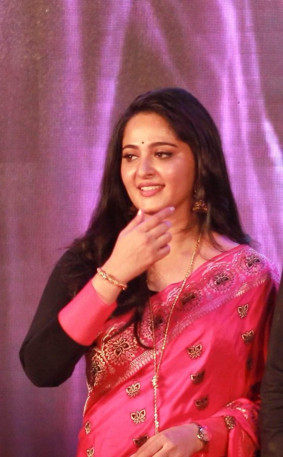 sweetyfan_Trend's tweet photo. Her Smile 🤌 
@MsAnushkaShetty #AnushkaShetty #Kathanar https://t.co/pdbvE0lyl0