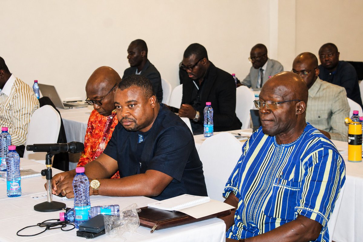 AfCFTA's tweet photo. À Aneho, au Togo, des experts examinent la mise en œuvre des engagements du pays dans le cadre du même dispositif AFIRM.

Les discussions portent sur les progrès accomplis, les obstacles rencontrés et les opportunités de renforcement, avec un impératif : que les recommandations reposent sur des données et soient prêtes à être validées.

Deux pays, un même processus, une même exigence de résultats. C'est ainsi que l'intégration africaine se construit, pas à pas.

Partagez si vous pensez que les examens par les pairs sont la clé d'une mise en œuvre solide de la ZLECAf.

#ZLECAf #AFIRM #CréerUnSeulMarchéAfricain