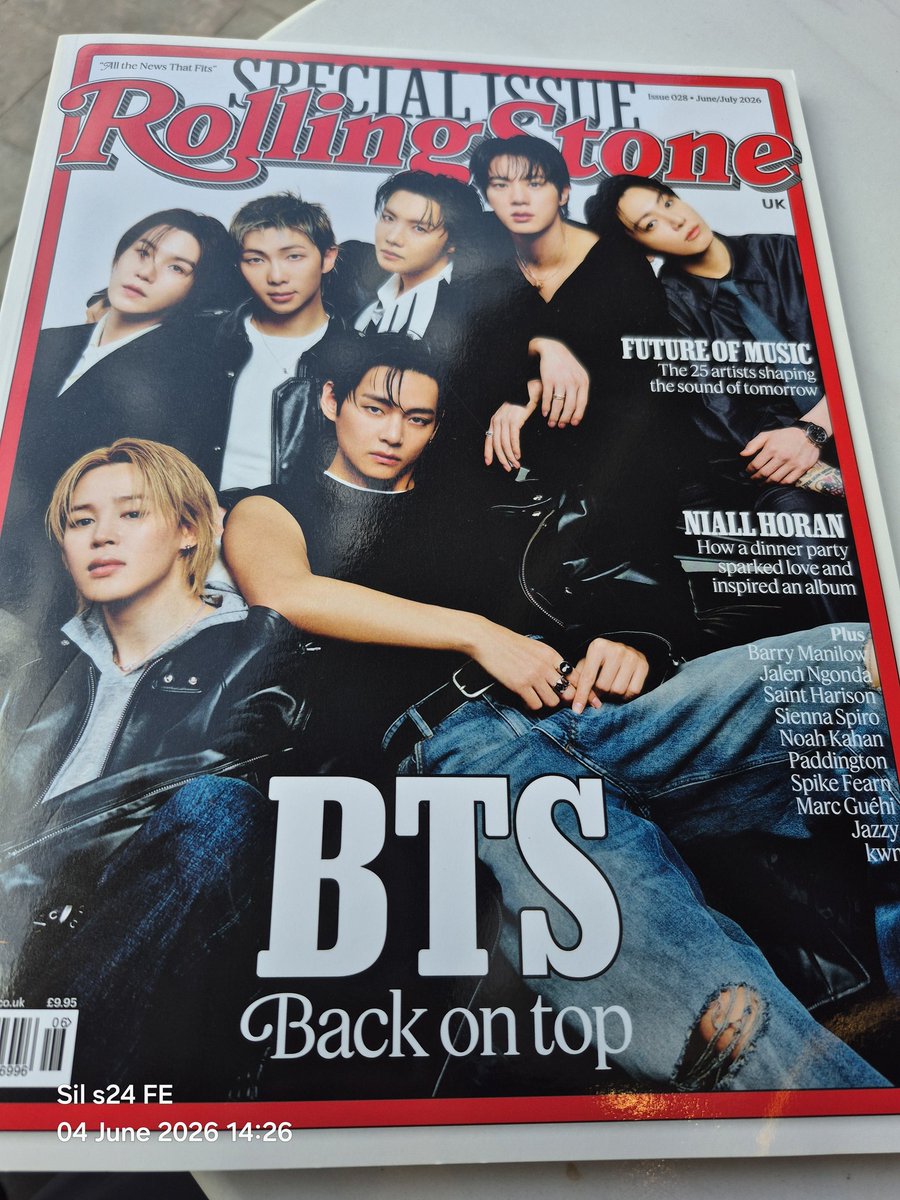 Sweetafghani10's tweet photo. BTS rolling stone magazine suddenly jumped in my bag .. i have no idea how #btsrollingstone https://t.co/Eime9gVnOd