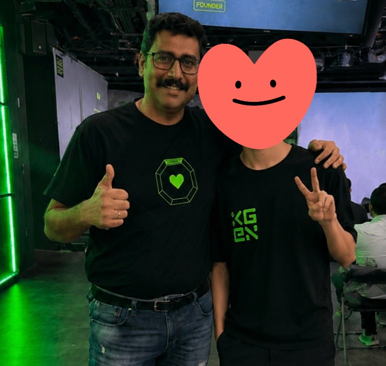 greyisnick's tweet photo. Taking a photo with KGeN CEO Manish truly felt like meeting the "Father of Gaming." 🎮

@KGeN_IO is building the future of digital identity and proof of humanity, and I'm excited to see where the project goes next. 🚀

#verifikorea #케이젠 #KGeN https://t.co/mdjDfUP0JX
