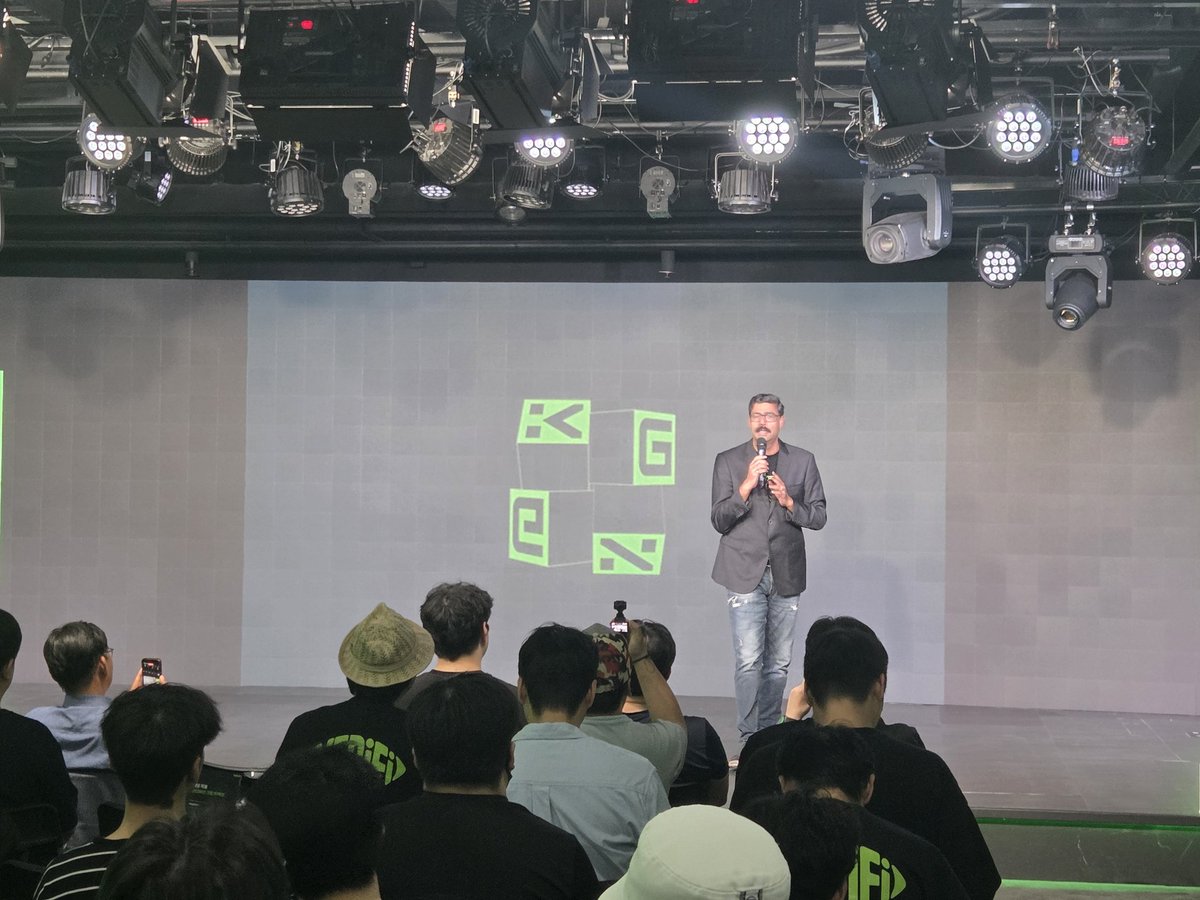 greyisnick's tweet photo. Taking a photo with KGeN CEO Manish truly felt like meeting the "Father of Gaming." 🎮

@KGeN_IO is building the future of digital identity and proof of humanity, and I'm excited to see where the project goes next. 🚀

#verifikorea #케이젠 #KGeN https://t.co/mdjDfUP0JX