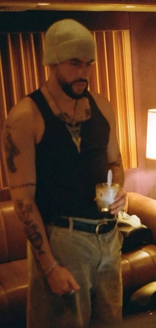 cmpunklovebot's tweet photo. The more photos I find the more I am succumbing to the baldnito propaganda https://t.co/aEo9CzknGM