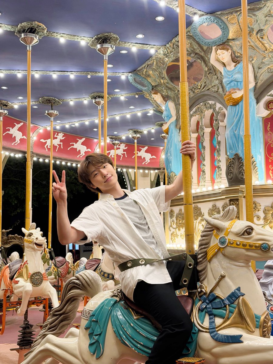 nodithink's tweet photo. 260604 DINO🌟 #디노 

🦦: find the difference 🎠 https://t.co/le0WkmTyfK