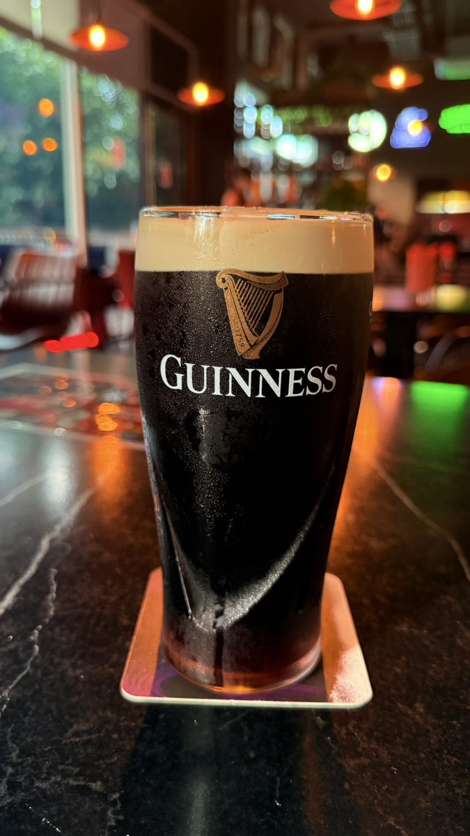 dearfarang's tweet photo. Is this the cheapest pint of Guinness in Bangkok?
234THB,location in comments https://t.co/asactWd7sR