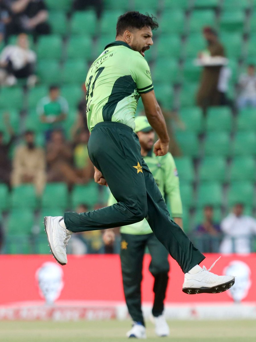 TheRealPCB's tweet photo. Charged and on target ๐ฏ
@HarisRauf14 hits the timber! ๐ซ
โก๏ธ Download #PCBLIVE app now ๐ฒ
Google Play Store: https://t.co/5mBlUcoG8g
Apple App Store: https://t.co/RpeYQPshnh
Watch Live: https://t.co/M8wsOD8omx
#PAKvAUS | #TakraarKaTime | #BackTheBoysInGreen https://t.co/ybKaNbnzoz