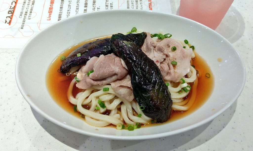 erimi_s's tweet photo. NUTSLIVE当選して参加してきました
急に決まった上にライブ直前のためか、参加の人数が少なめでしたね💦
前回と違って実際に配信で調理するお料理と同じものを頂きました😋
がっつり1食分あって、おなかいっぱいです😋😋😋
食べながら見る、見ながら食べるのは難しい💦焦ります💦
ご馳走さまでした🙏 https://t.co/40xaZFQX8L