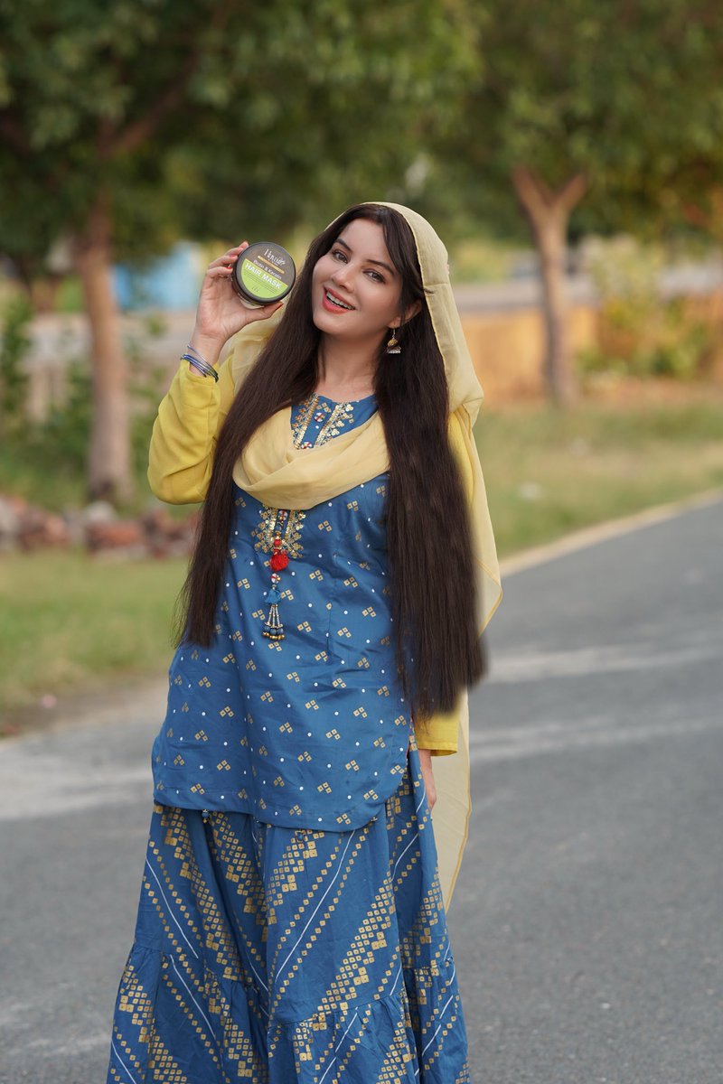 Rabipirzada's tweet photo. اب بالوں کی کمزوری کو کہیں الوداع! 
حیا بائی رابی بایوٹن اینڈ کیراٹن ہیئر ماسک کے ساتھ پائیں مضبوط، نرم اور سلکی بال۔ ہر استعمال کے ساتھ بالوں میں نئی جان اور قدرتی چمک محسوس کریں۔ 
#HayaByRabi #HairMask #BiotinKeratin #StrongHair #HealthyHair https://t.co/au7p7oYVZz