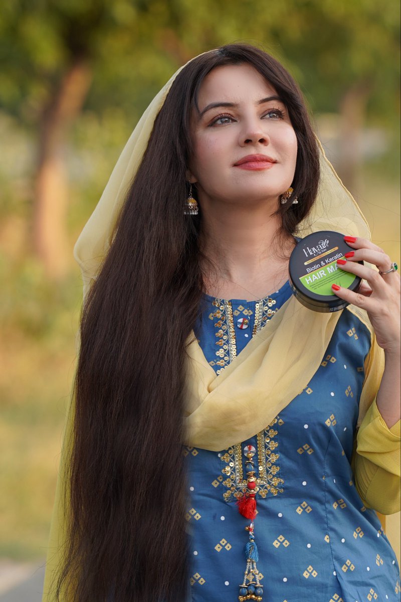 Rabipirzada's tweet photo. اب بالوں کی کمزوری کو کہیں الوداع! 
حیا بائی رابی بایوٹن اینڈ کیراٹن ہیئر ماسک کے ساتھ پائیں مضبوط، نرم اور سلکی بال۔ ہر استعمال کے ساتھ بالوں میں نئی جان اور قدرتی چمک محسوس کریں۔ 
#HayaByRabi #HairMask #BiotinKeratin #StrongHair #HealthyHair https://t.co/au7p7oYVZz