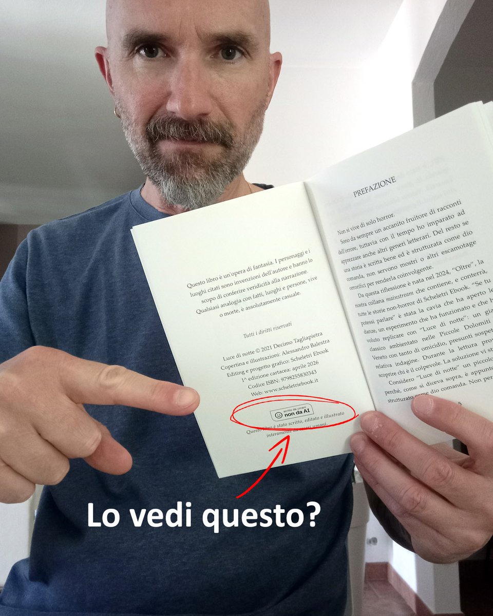 Scheletri's tweet photo. Per sfatare l'assurda equazione "Post fatti con l'AI = Libri fatti con l'AI" nelle pubblicazioni di Scheletri Ebook troverete il bollino SCRITTO DA UMANI NON DA AI. È un modo per valorizzare il lavoro e la passione che c'è in ogni nostra pubblicazione. 
#scrittodaumani #handmade https://t.co/JlQl8gh8eR