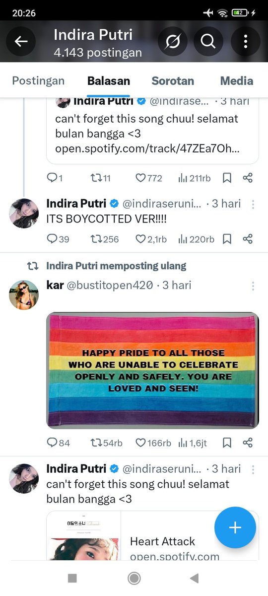 FoxKnight099's tweet photo. @FarizkiRiku @mikkikoda @Rinpersss Enggak, Indira kan posting ulang sampe udah viral di fb juga, trus ada yg beropini orang yg kapalnya kenceng banget curiga mereka belok beneran https://t.co/RY7njz5wAz