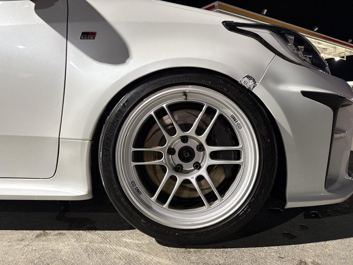 S_hiro129's tweet photo. 分かりずらいけどプチ仕様変更

275/35r18 DIREZZA ZⅢ

これは太履きと言って良いサイズですか？
(明日ちゃんと撮る) https://t.co/41hGoYH4Kg