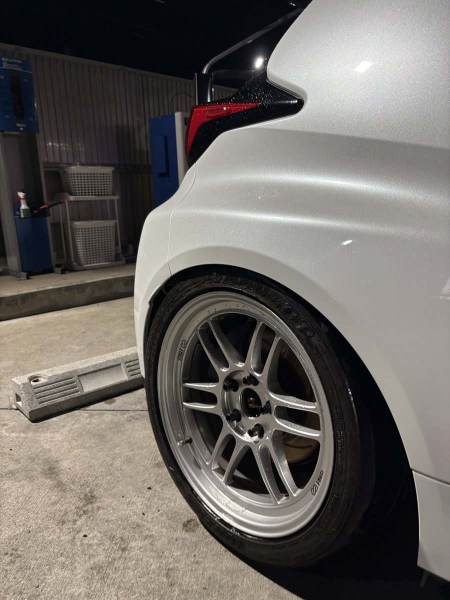 S_hiro129's tweet photo. 分かりずらいけどプチ仕様変更

275/35r18 DIREZZA ZⅢ

これは太履きと言って良いサイズですか？
(明日ちゃんと撮る) https://t.co/41hGoYH4Kg