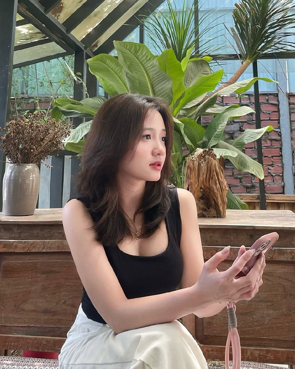 giahanbeiu's tweet photo. Áo đen muốn đc bắn trong https://t.co/3pBOBA1SP2