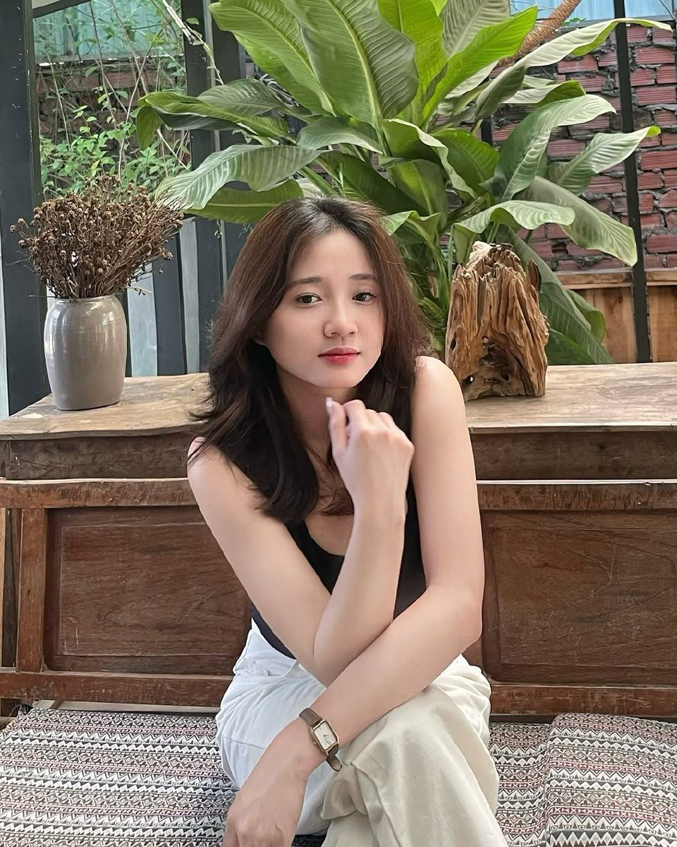 giahanbeiu's tweet photo. Áo đen muốn đc bắn trong https://t.co/3pBOBA1SP2