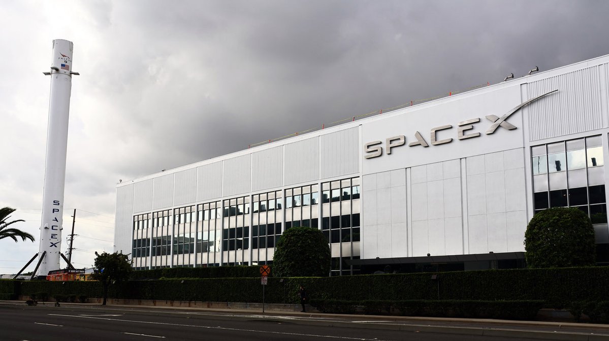 LaurelDelaney's tweet photo. The Global Small Business Blog: Space X, The World's Largest IPO Is Coming Up.  Champagne's On Ice – Now What?: https://t.co/HWSLmvBvbk #globalsmallbusiness #globalsmallbusinessblog #spaceX #IPO #gifttowegg @weggtoday #donate @SpaceX https://t.co/vZFZGGXTm5