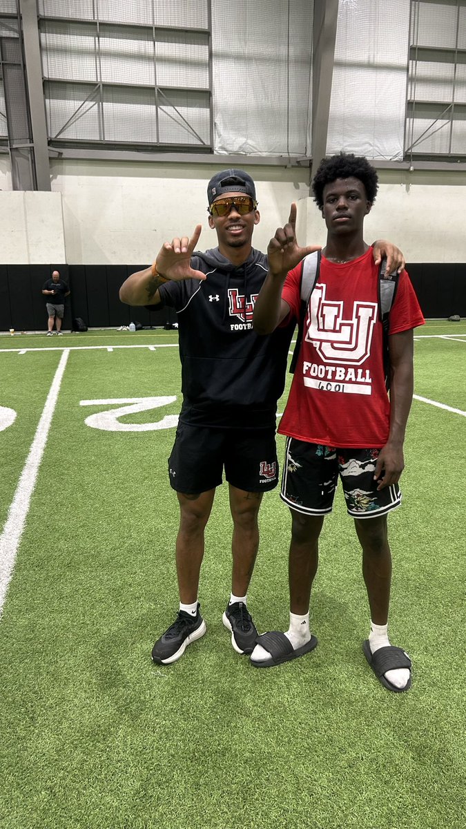 chasexfisher27's tweet photo. Lamar camp 1on1 clips at DB/WR 

@JColemanFB @CoachLoy_ 
@CoachC_Osunde @CoachJ_O https://t.co/U47q552MSl