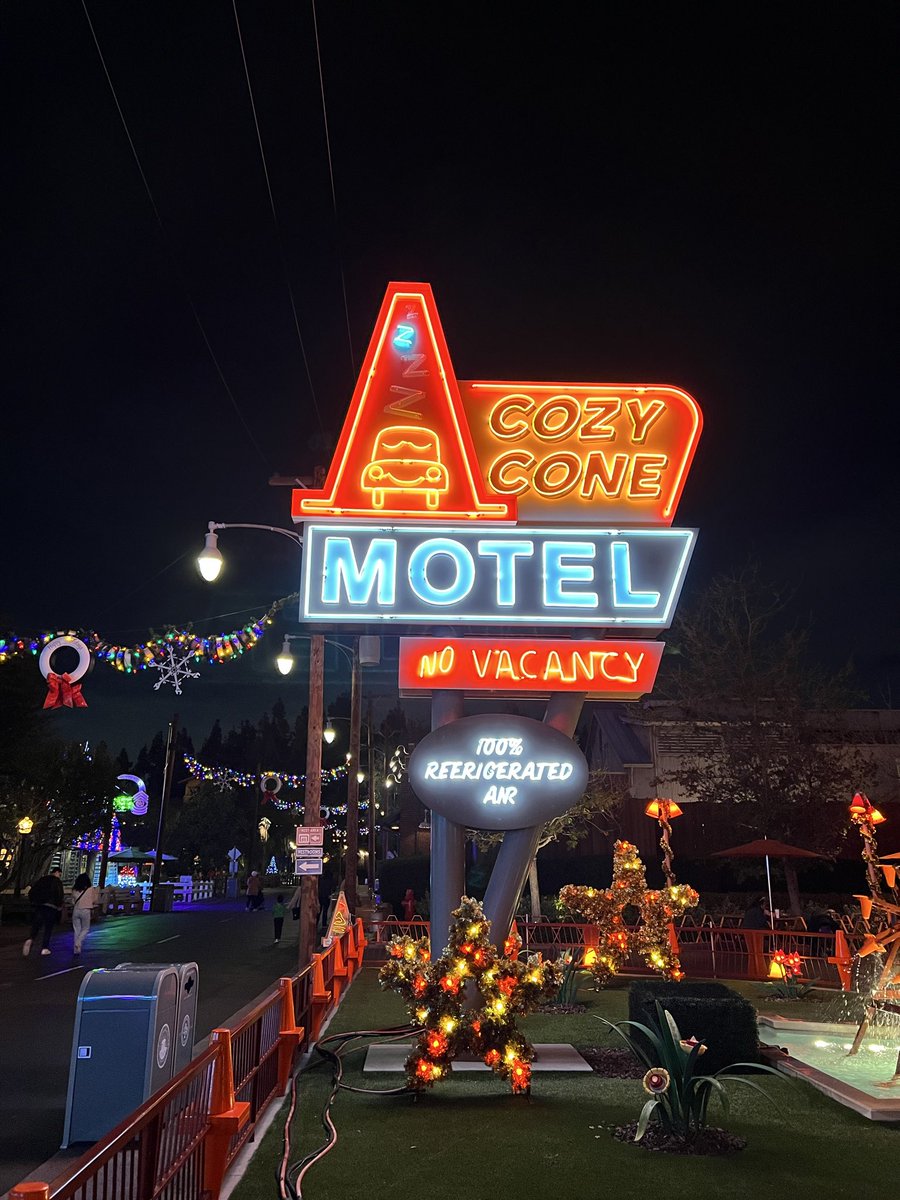 amybmathis's tweet photo. @disneytipsguy I agree! Plus, the night vibes are particularly fabulous all around Carsland. So glad we went back! https://t.co/p2Vwk6Djc7