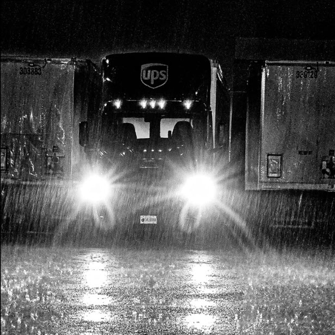 UPS's tweet photo. Growth doesn’t wait. Shipping can’t either. 📦

That's why we built a shipping approach for @Weathertech with:
- clearer pricing
- simpler day-to-day shipping
- solutions built to scale

See how we help customers grow: https://t.co/pS3GNWXF5X
📸 John Harvey https://t.co/EmpMdaavo8