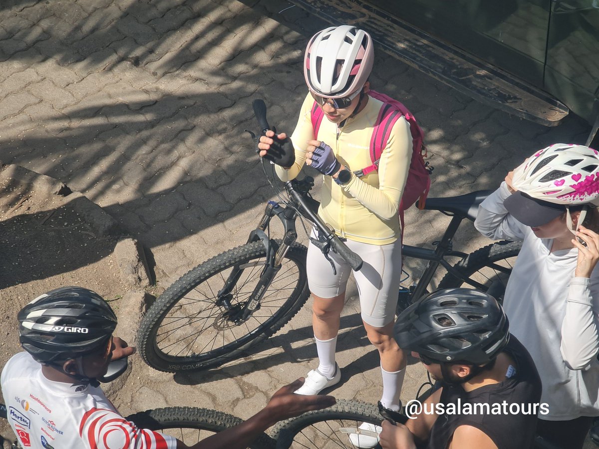 ToursUsalama's tweet photo. Join us for a 3 days #Rwanda #cycling #adventure through the villages.

Nothing beats the rhythm of 2 wheels &amp; the sound of children laughing by the roadside. Today's village ride through the shadows of the #volcanoes was the perfect blend of local culture &amp; breathtaking #nature. https://t.co/U0a39lmY33