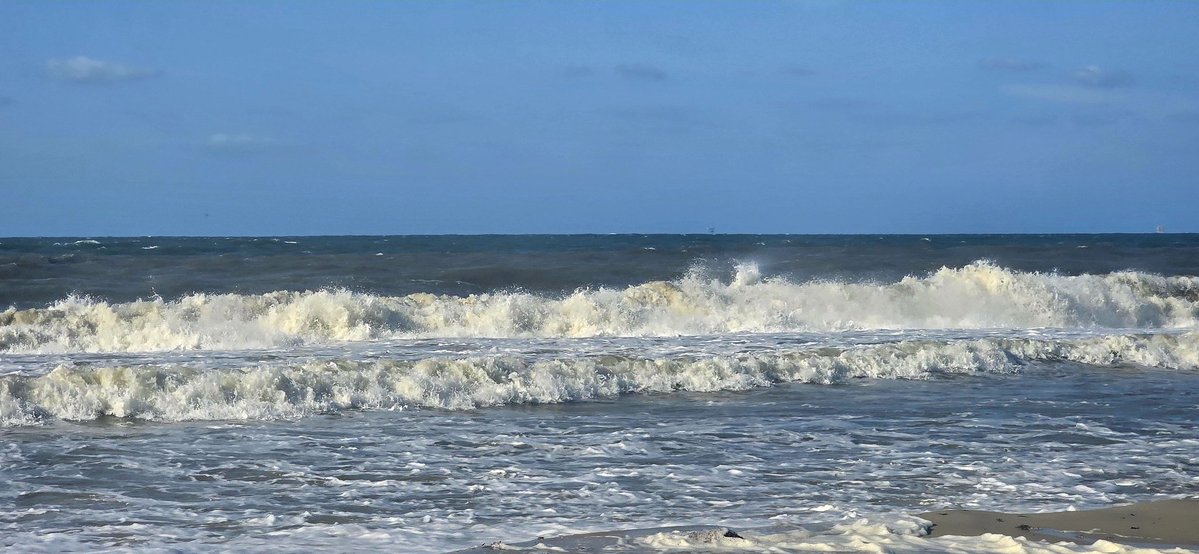 bobj6770's tweet photo. Angry water at Dauphin Island today a little before 8am. Waiting to see what high tide brings later today.

@AlabamaWXNet @spann @weswyattweather @ThomasGeboyWX @NWSMobile https://t.co/v7d3Xy0FLN