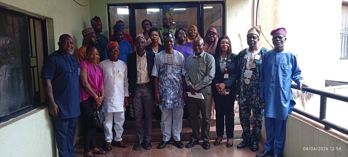 lautechofficial's tweet photo. Donation of examination office equipment by the 2010 chemistry department alumni group

Link https://t.co/9Xds764Udy

#Lautech #alumni #chemistry https://t.co/38Fl0ruvmD