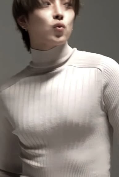 mar1hwa's tweet photo. sorry but i am imagining them rubbing their chests together, taking turns tit fucking each other bc they both have massive breasts that feel so good coated in lube and squished togetheher https://t.co/3sghLHtlxv