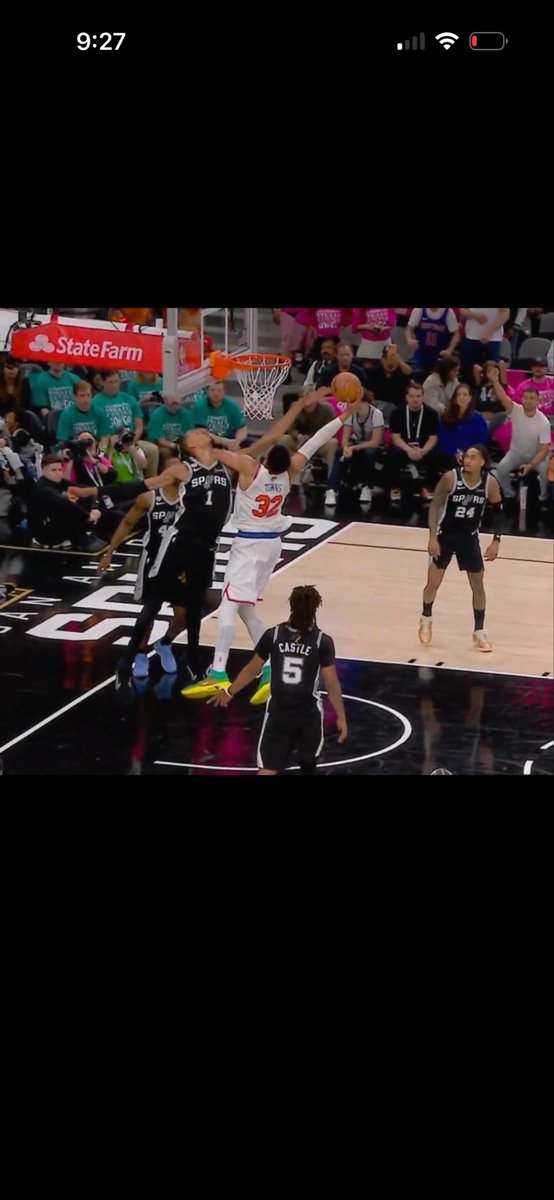 MFFLMax's tweet photo. @Camden_Cash @peterk0578 This screenshot shows no contact to the face (yet) - and you can see Kat already contacting Wembys shoulder in a downward motion pulling him down. Not trying to be rude but this is the reason they overturned it. Close call but correct imo. Knicks won anyways. https://t.co/ZYqx9mQEJv