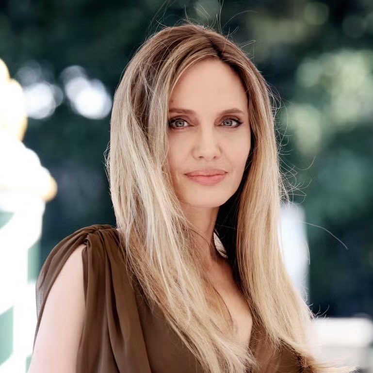 ANGELINA JOLIE tweet media